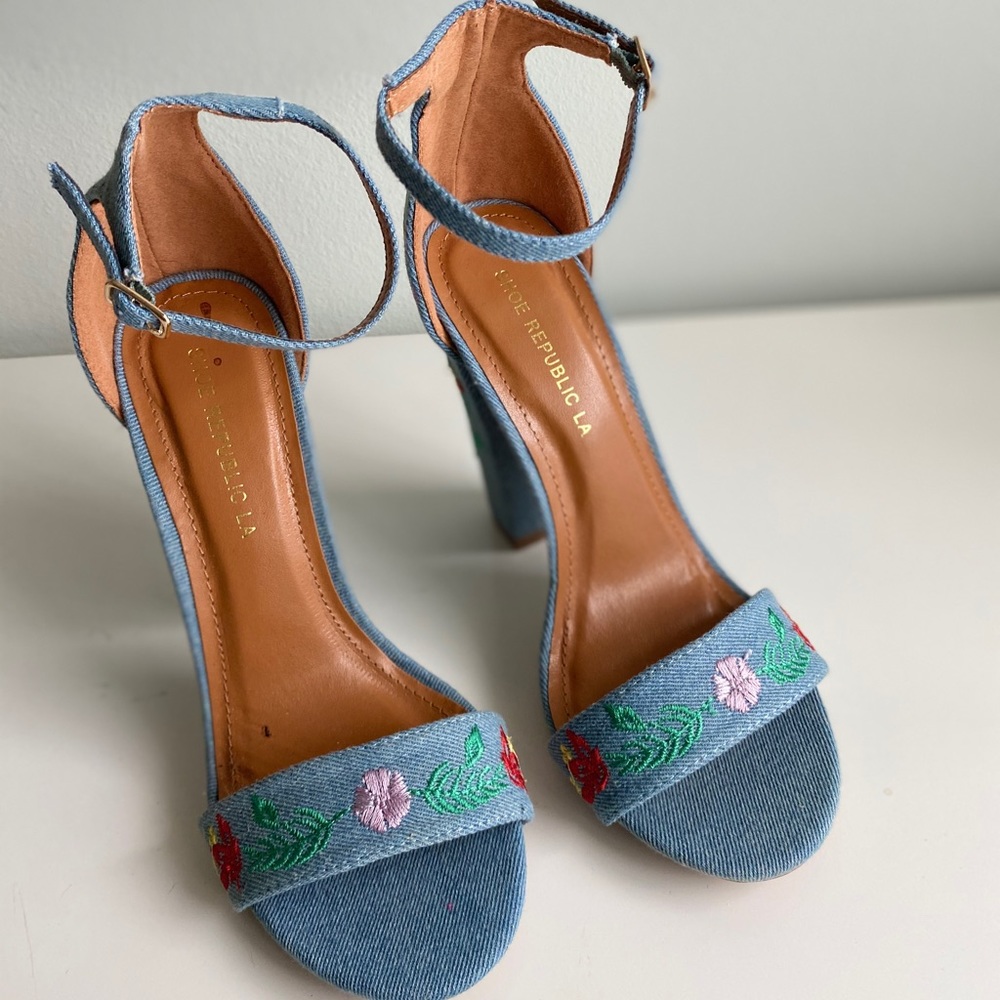 Chambray embroidered heels
